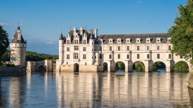 Schloss Chenonceau in Frankreich, über den Fluss gebaut