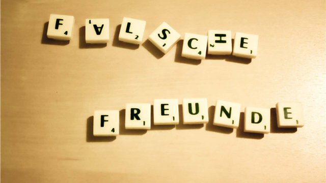 s_scrabble-falsche-freunde Englisch - Falsche Freunde – Spracheninstitut Universität Leipzig