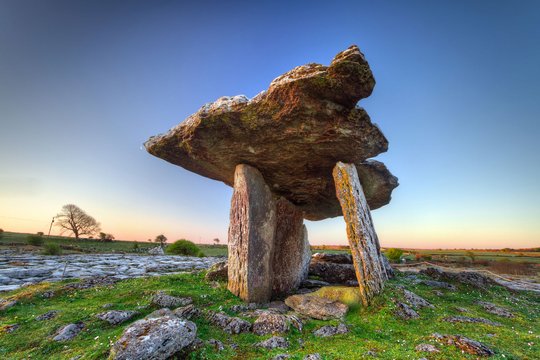 s_fld182_dolmen-in-burren Irisch - Westirland – Spracheninstitut Universität Leipzig