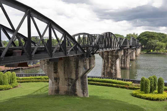 s_fld182_kwai-brucke Thai - Im Porträt – Spracheninstitut Universität Leipzig