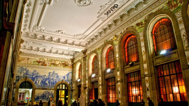 s_fld182_porto-bahnhof Portugiesisch - Im Porträt – Spracheninstitut Universität Leipzig