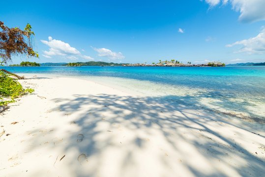 Strand auf Sulawesi