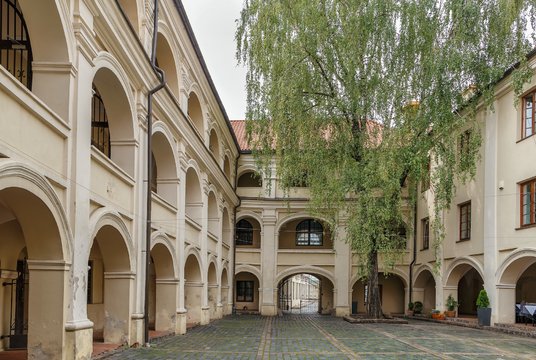 s_fld182_uni-vilnius-innenhof Litauisch - Vilnius – Spracheninstitut Universität Leipzig