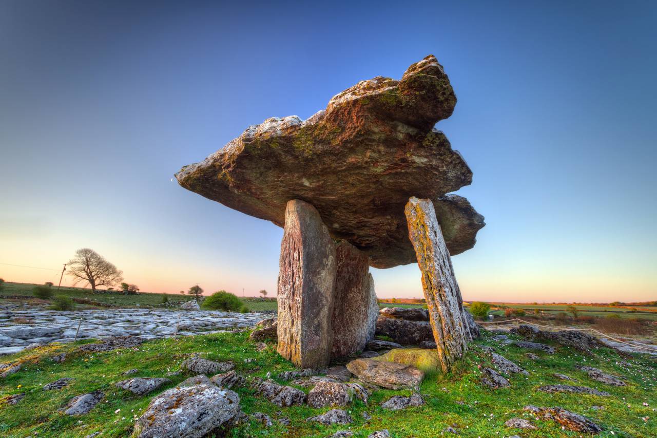 m_fld15_dolmen Wissenswertes Irisch - Spracheninstitut Universität Leipzig