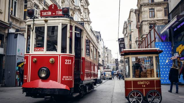 s_fld15_tram-und-bagel Türkisch - Eine Sehenswürdigkeit in Istanbul - Spracheninstitut Universität Leipzig